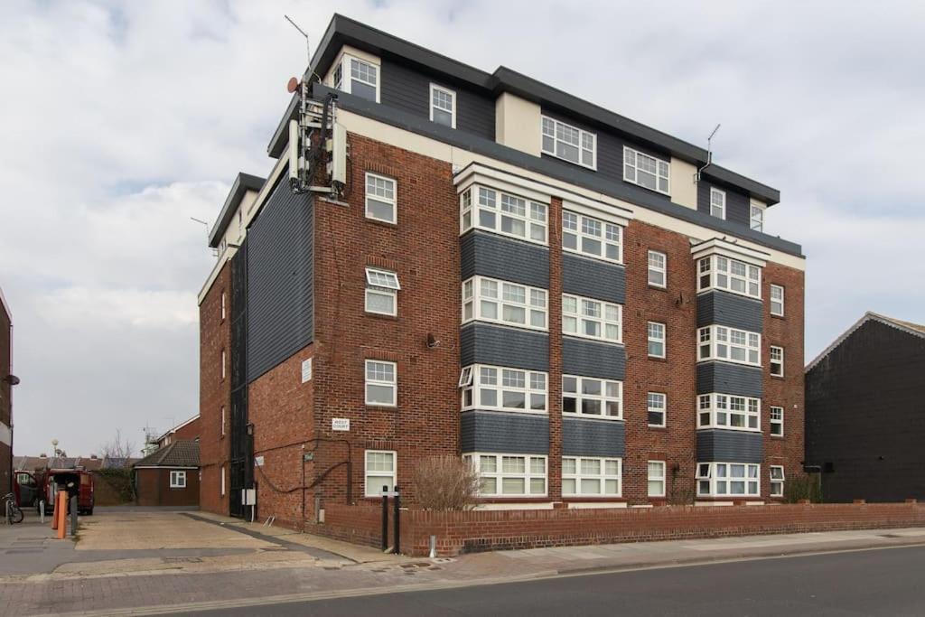 Open Mind Property - Southsea With Free Parking Portsmouth Ngoại thất bức ảnh