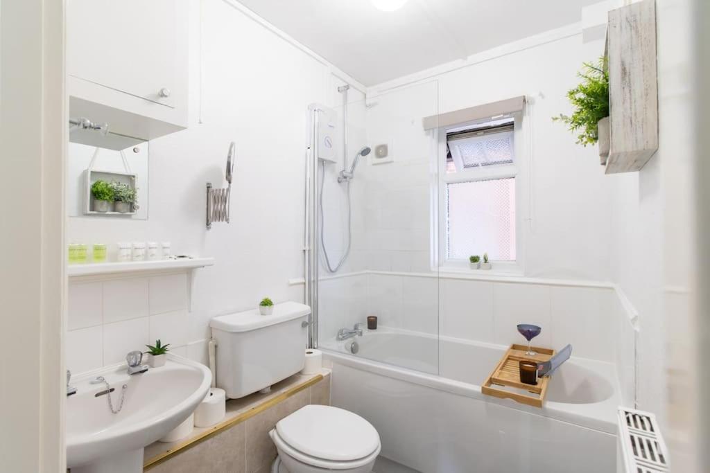 Open Mind Property - Southsea With Free Parking Portsmouth Ngoại thất bức ảnh